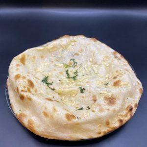 Naan au fromage Pain au fromage, farine blanche en pâte levée